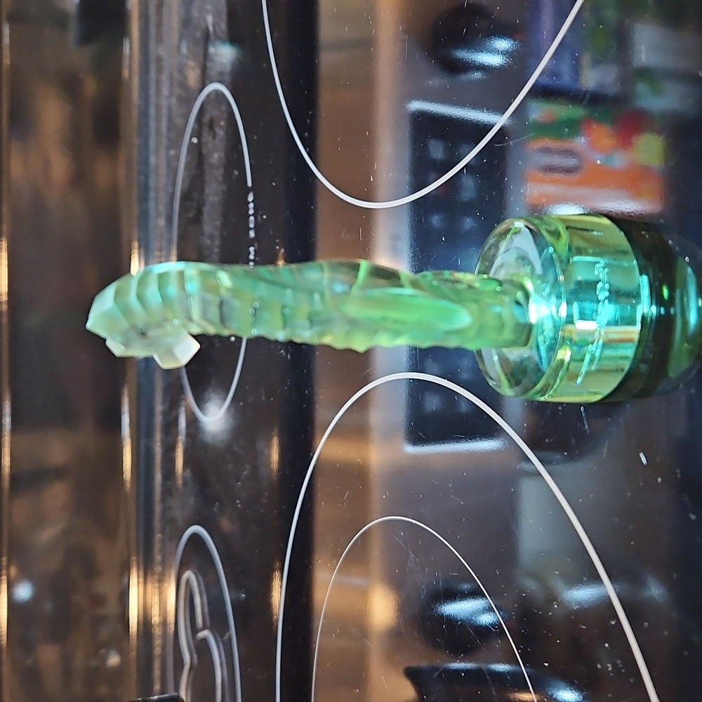 LALIQUE GREEN CRYSTAL SEAHORSE - Picture 4 of 7